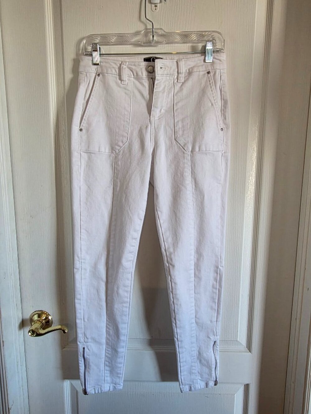 G by Giuliana White Skinny Jeans with Ankle Zipper Size 6, Excellent Condition